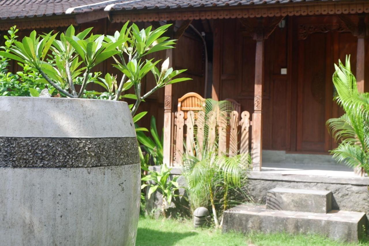 Satria House Amed Hotel Exterior foto
